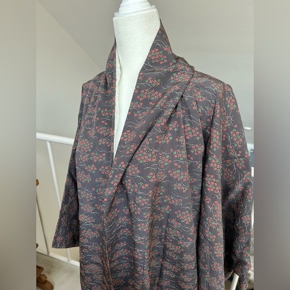 Beautiful Vintage floral dark purple kimono perfect for fall imported Japan - Picture 3 of 8